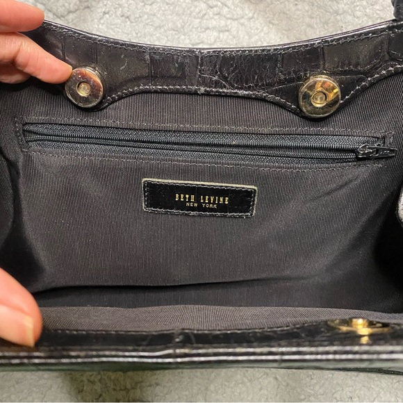 Beth Levine New York Crocodile Shoulder Bag - Picture 4 of 7
